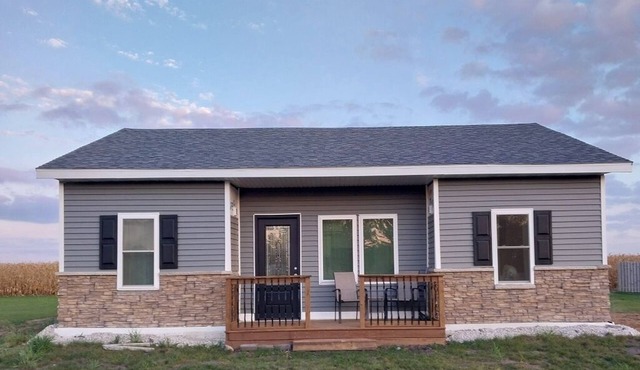 Cozy 2-bedroom house at Twin Lakes.