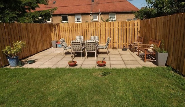 Cozy 2-bedroom house in quaint Edinburgh with WiFi