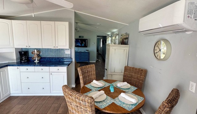 Cozy 2-bedroom house in Bokeelia close to many amenities.
