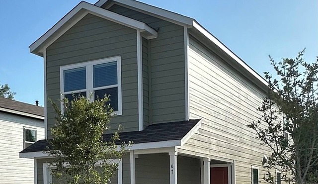 Cozy 2-bedroom house in beautiful Lockhart - walking distance to Historic Center
