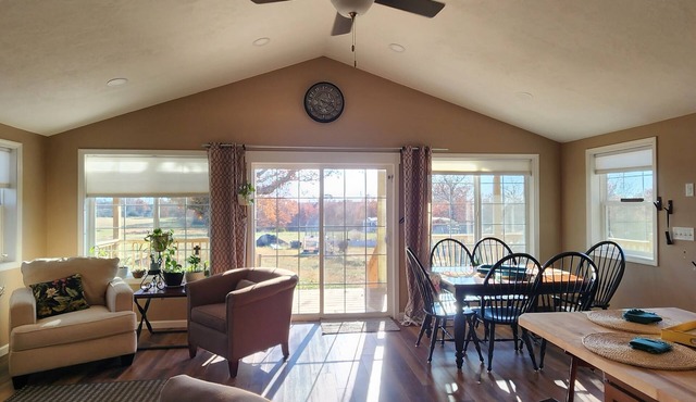 Cozy 2-bedroom house in peaceful Richland with WiFi, AC