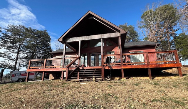 Cozy 2 bedroom house in charming Somerset with WiFi, AC with seasonal Lake View