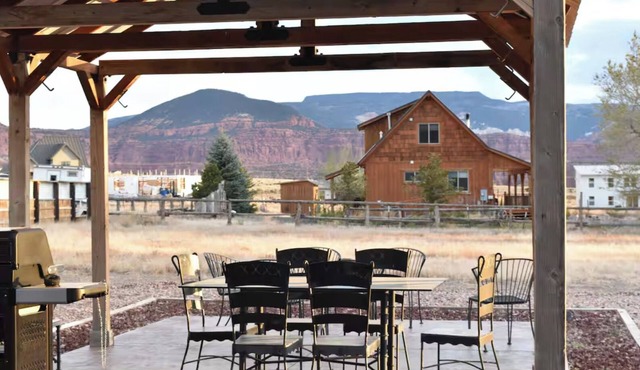 Cozy 2-bedroom house in charming Teasdale minutes away from Capitol Reef
