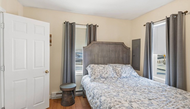 Cozy 2-bedroom house in perfect Westerly with AC. Big, open back yard!