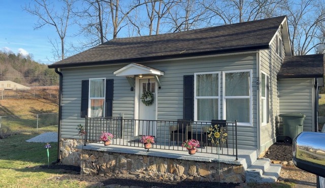 Cozy 2-bedroom house in beautiful Andrews,NC