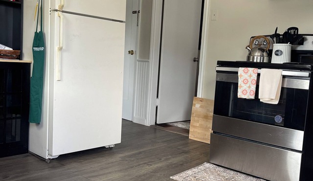 Cozy 2-bedroom house in centrally located Auburn with air conditioning/heating