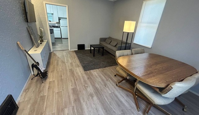 Cozy 2-bedroom house in Canton, Illinois with WiFi, AC. Book now