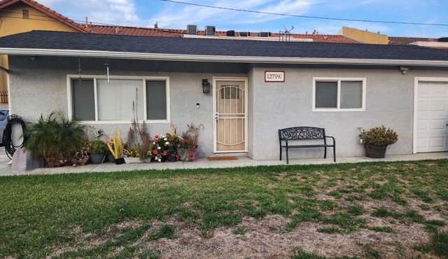 Cozy 2-bedroom house in amazing Downey with Central Air & private parking for 2