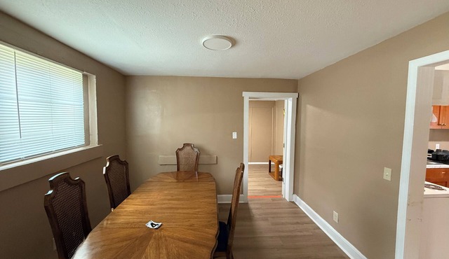 Cozy 2-bedroom house in Fairfax with easy access to main hwy and close to town!