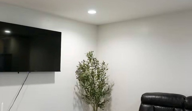 Cozy 2-bedroom house in nice Goshen with AC