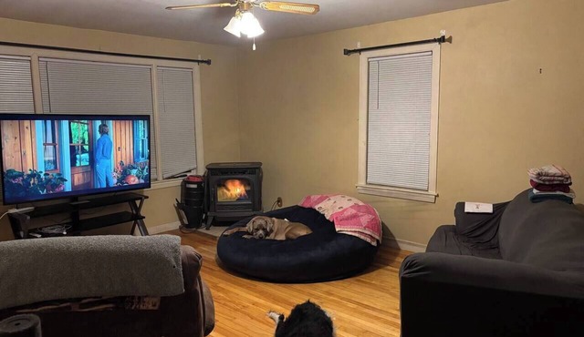 Cozy 2-bedroom house in perfect Houlton with heat and a/c in town