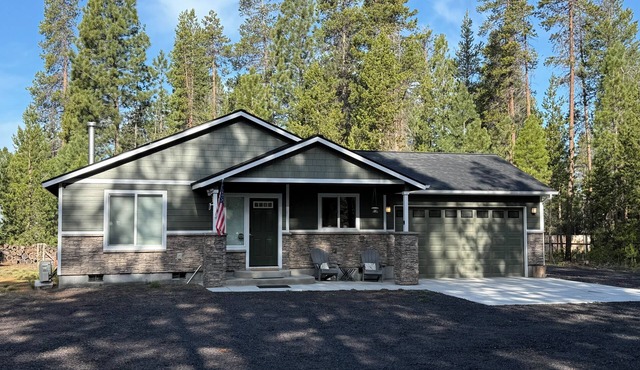 Cozy 2-bedroom house in serene La Pine with AC