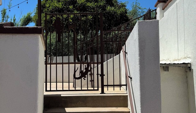 Cozy 2-bedroom house in charming Nogales with AC, WiFi