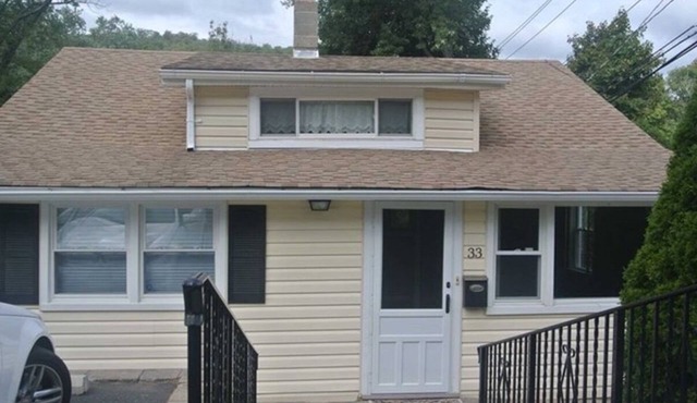 Cozy 2-bedroom house in charming Oakland with AC