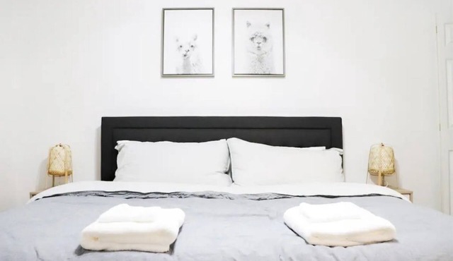 Cozy 2-bedroom house in SeaTac near Airport and Lightrail