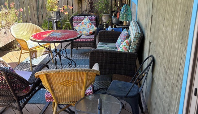 Cozy 2-bedroom house in serene Seattle with AC