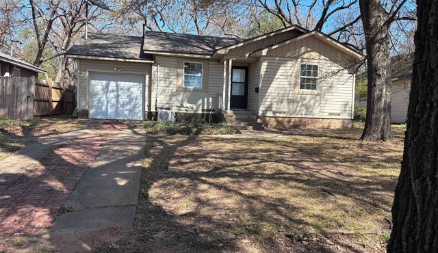 Cozy 2-bedroom house in delightful Sherman with AC