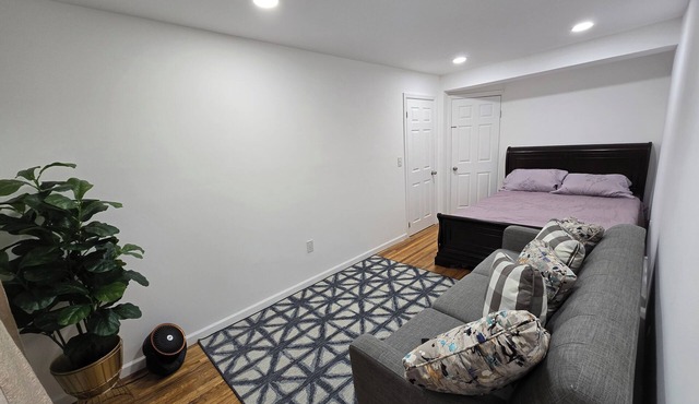 Cozy 2-bedroom house in gorgeous Yonkers with AC
