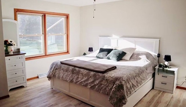 Cozy 2-bedroom house on 10 acres with country charm and close to everything!