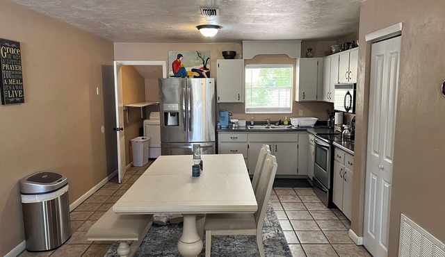 Cozy 2-bedroom house in charming Chiefland with WiFi, AC