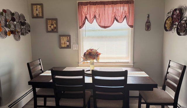 Cozy 2-bedroom house in delightful Dolgeville with AC