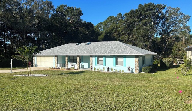 Cozy 2-bedroom house minutes from the Rainbow River, Dunnellon, Florida.