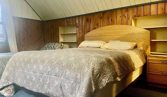 Cozy 2-bedroom house in welcoming Hempstead with AC, stay as a home .