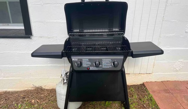 Cozy 2-bedroom house with AC & BBQ Grill in Sugar Hill Near Lake Lanier