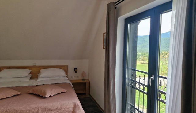 Cozy 2-bedroom house with WiFi, AC in beautiful Korenica