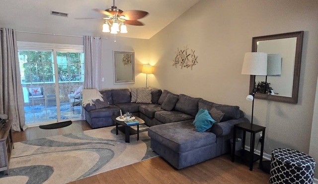 Cozy 2-bedroom house with King Bed