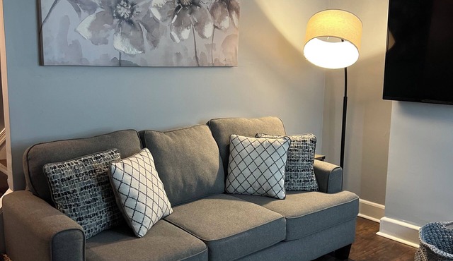 Cozy 2-bedroom in downtown Wilmington, perfect for work-related or leisure stay.
