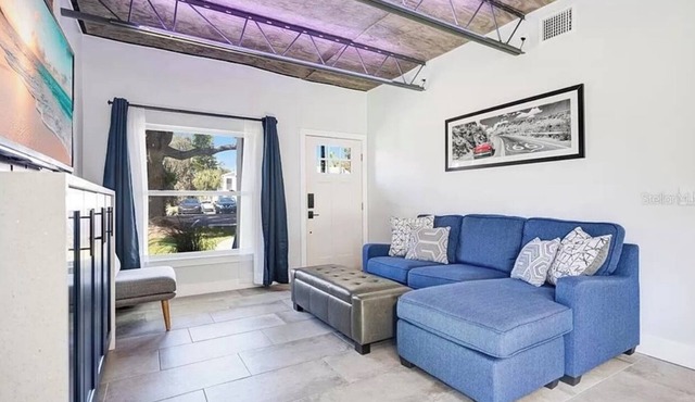 Cozy 2-bedroom KING suite condo with WiFi, AC in enjoyable Sanford