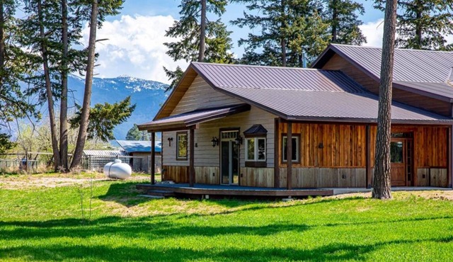 Cozy 2-Bedroom Located Between Whitefish and Columbia Falls