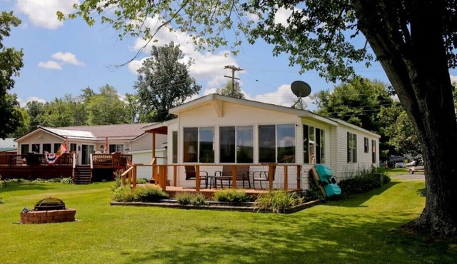 Cozy 2 bedroom Lake Cottage on Lamoka Lake in Bradford New York