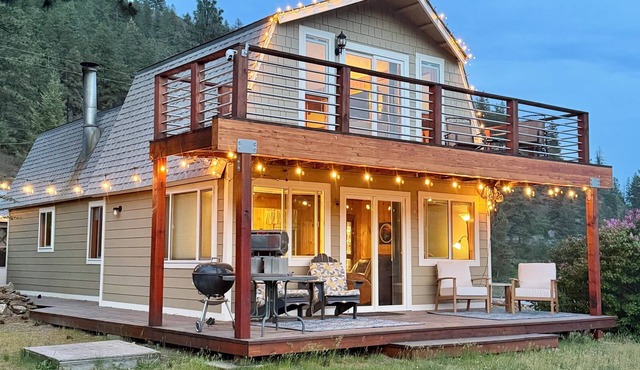 Cozy 2-bedroom Lake Cottage with Heat & AC on Lake Wannacut.