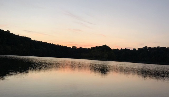Cozy 2-bedroom lake front property