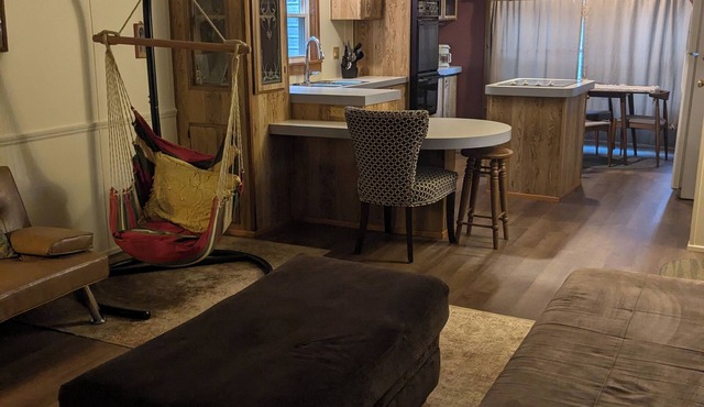 Cozy 2-bedroom lakeside home!