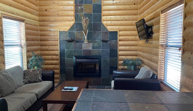 Cozy 2 Bedroom Lakeview Cabin: Cabin B