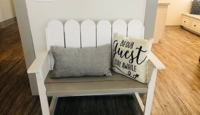 Cozy 2-bedroom lodge in gorgeous Scottsville with AC