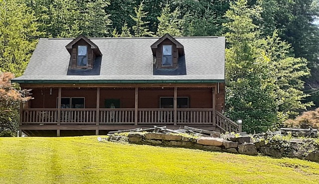 Cozy 2 bedroom Log Cabin