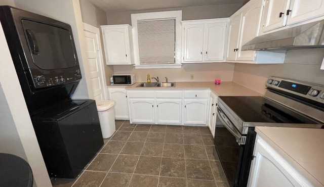 Cozy 2 Bedroom lower apartment home
