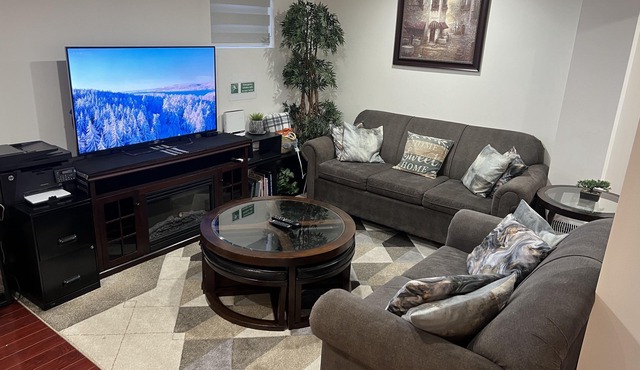 Cozy 2-bedroom luxury suite near Toronto airport.