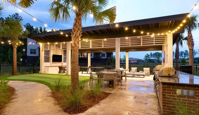 Cozy 2-bedroom luxury apartment in Summerville with WiFi, AC