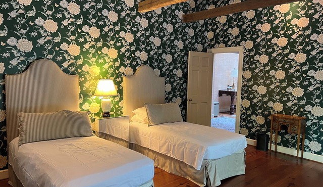 Cozy 2 Bedroom Luxury stay at the W. Wing of an astonishing majestic home