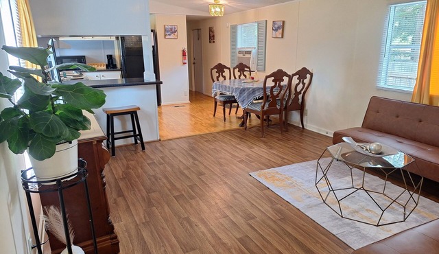 Cozy 2-bedroom mobile home in charming Hinesville with WiFi, AC