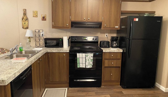 Cozy 2-bedroom mobile home with AC and WiFi in wonderful Bastrop.