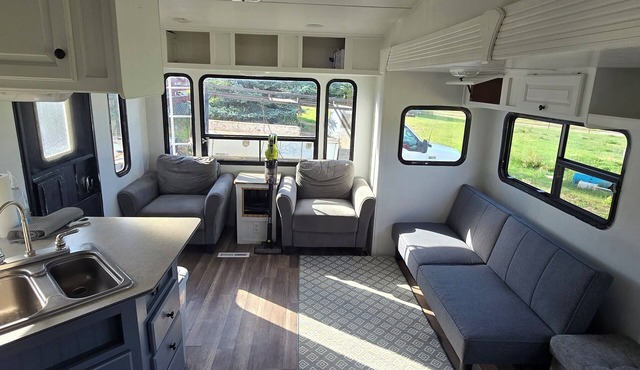 Cozy 2-bedroom mobile home in lovely Kila with AC