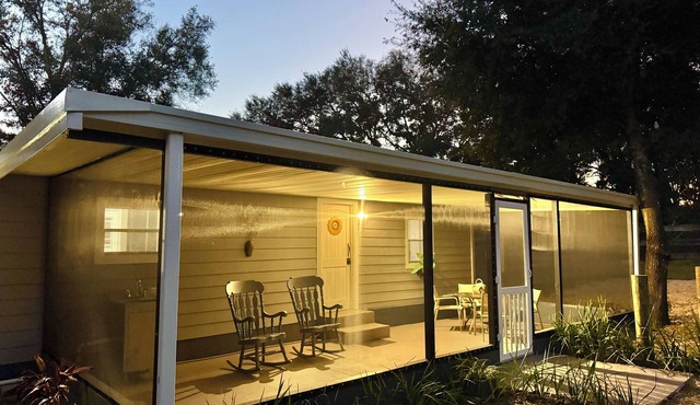 Cozy 2-bedroom mobile home with WiFi, AC in rural Weirsdale