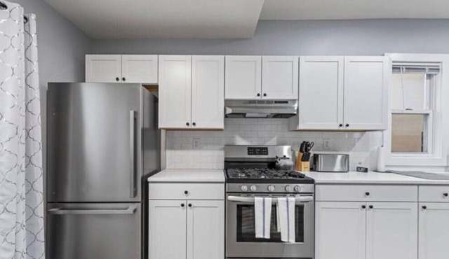 Cozy 2 bedroom near downtown!