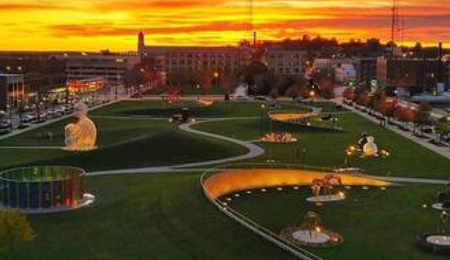 Cozy 2 Bedroom near downtown with clawfoot tub!